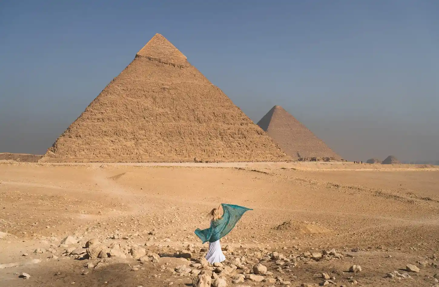 Best Time to Visit Egypt Pyramids
A-wonderful-picture-of-a-woman-in-front-of-the-Great-Pyramid-of-Khufu