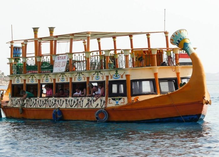 Great-picture-of-a-glass-boat-in-Sharm-El-Sheikh.jpg