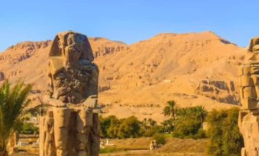A-picture-of-the-two-wonderful-Memnon-statues