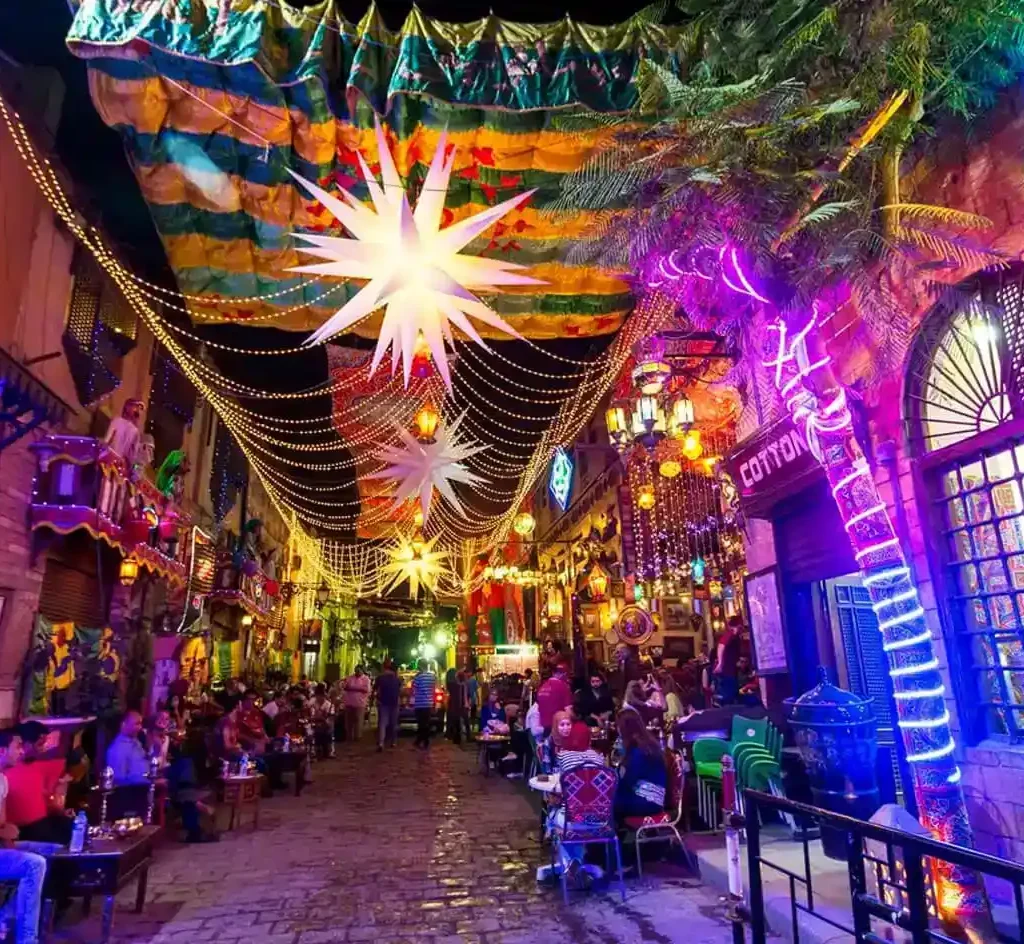A-wonderful-photo-of-a-street-in-Egypt-during-Ramadan
