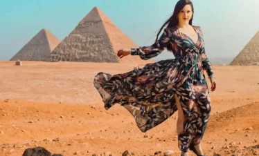 Discover Cairo in 3 Days: Pyramids, Museums & Cultural Wonders a-wonderful-shot-of-a-tourist-in-front-of-the-pyramids