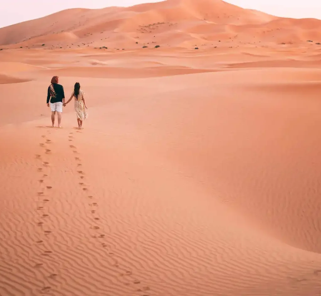 A-couple-from-a-safari-in-the-desert-of-Egypt 4-Day Bahariya Oasis & Djara Cave Tour from Cairo