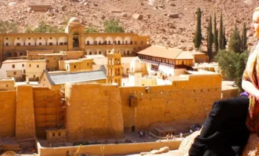 A-wonderful-picture-of-a-tourist-in-front-of-St.-Catherines-Monastery 4-Day Bahariya Oasis & Djara Cave Tour from Cairo